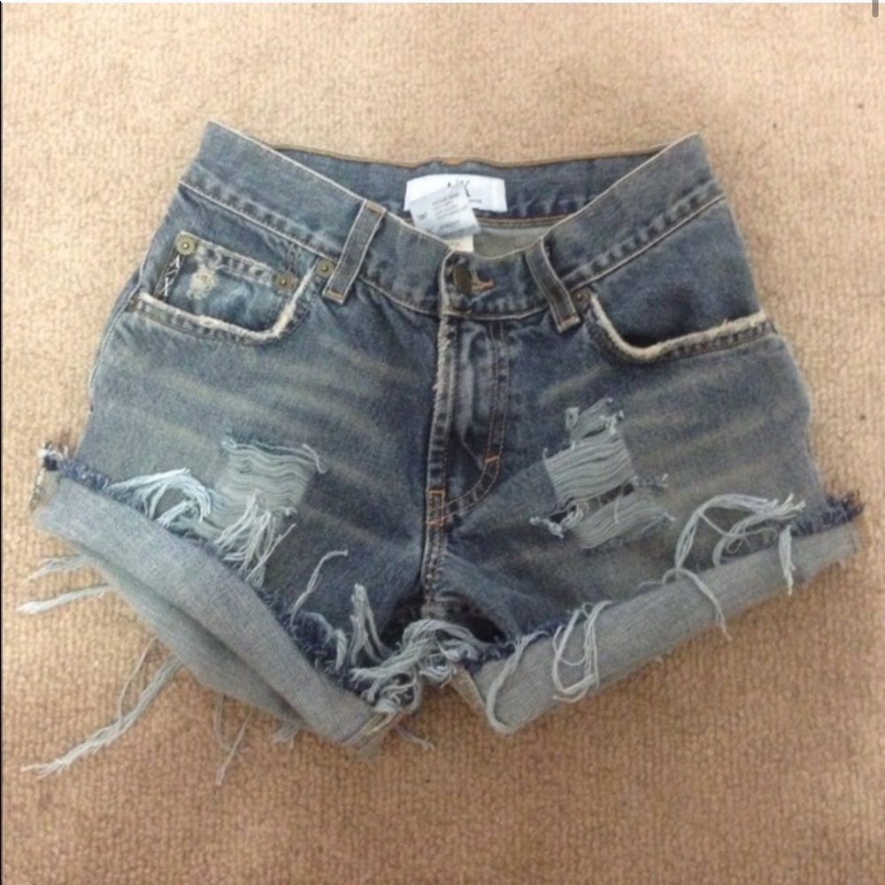 Distressed shorts - Picture 1 of 3
